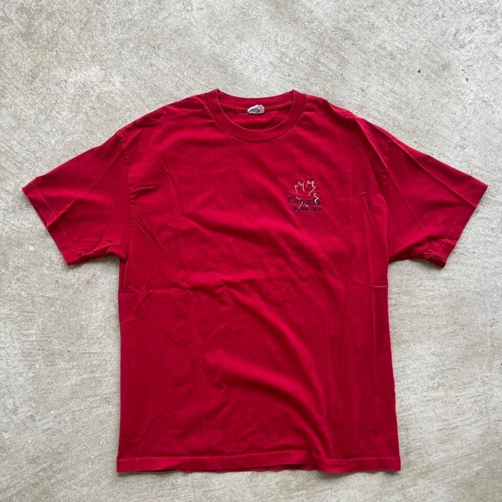 Red 2000s GILDIAN EMBROIDERED  Niagara Falls embroidered tshirt